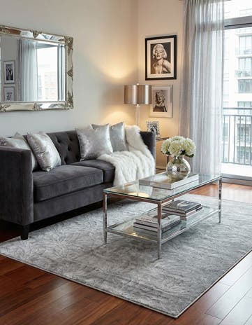 7' x 10' Marilyn Monroe™ Glam Dahlia Rug