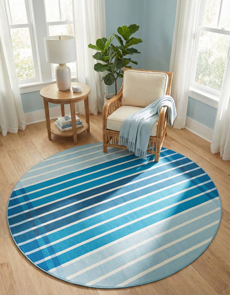 Detail image of 7' 10 x 7' 10  Washable Striped Indoor / Outdoor Round Rug