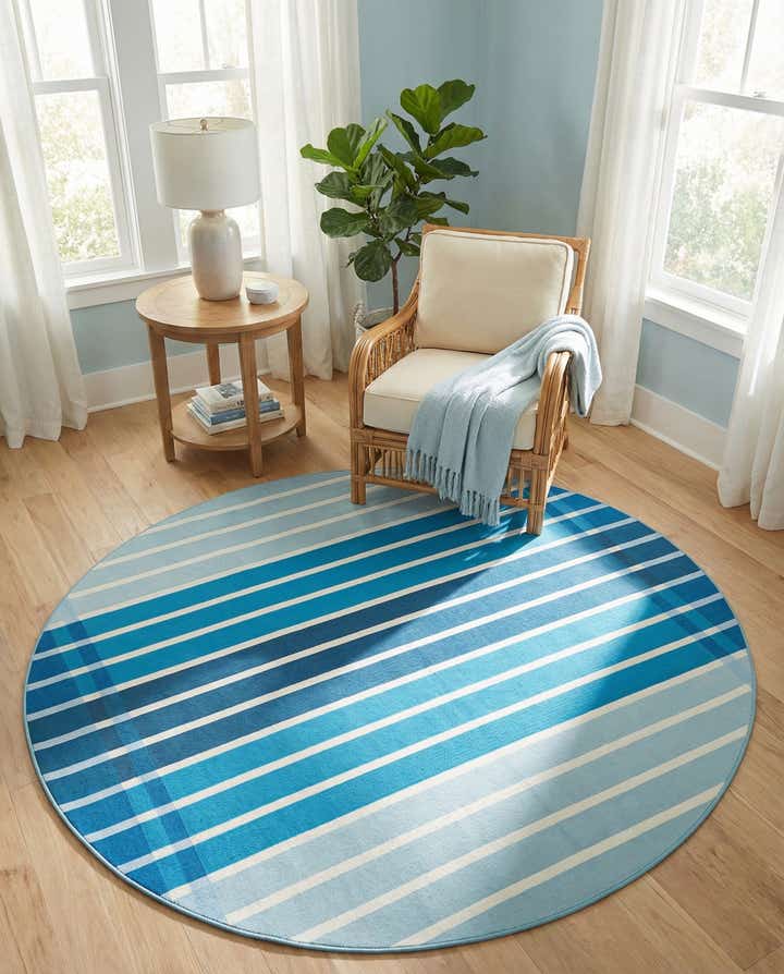 7' 10 x 7' 10 Easy-Clean Striped Indoor / Outdoor Round Rug
