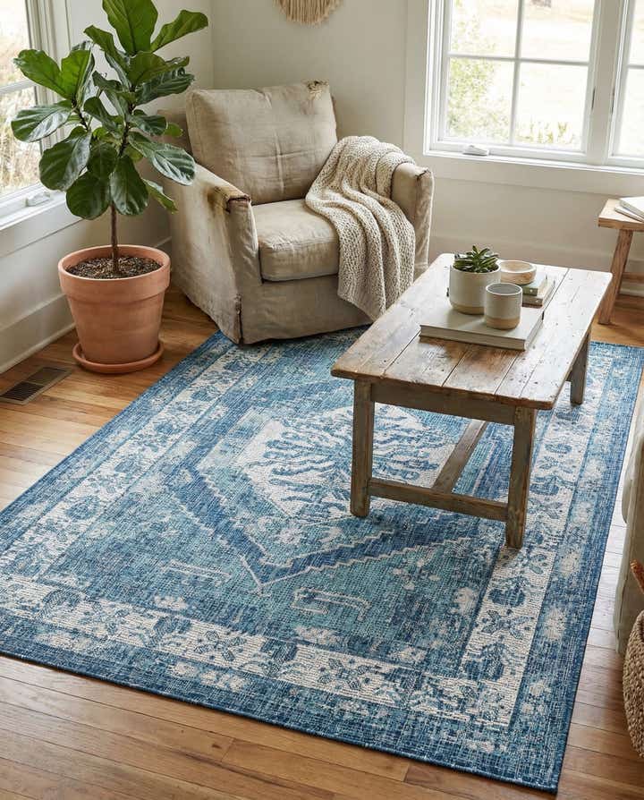 4' x 6' Easy-Clean Traditional Indoor / Outdoor Rug