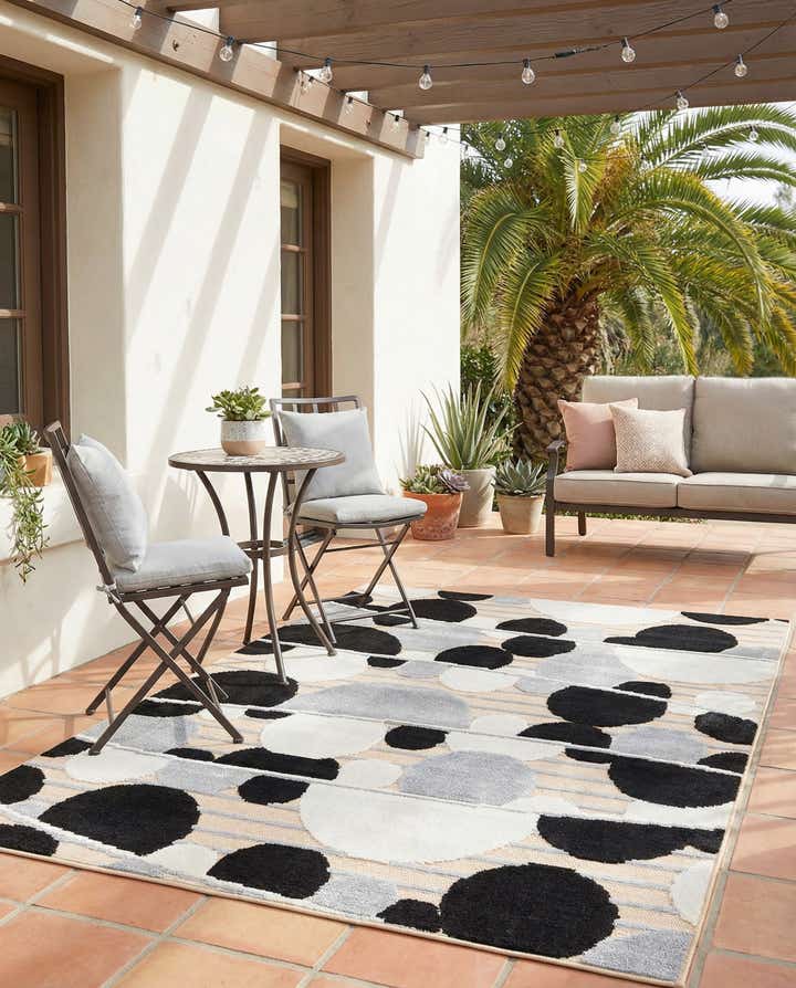 5' 3 x 7' 7 Easy-Clean Indoor / Outdoor Rug