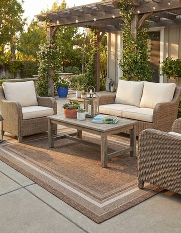 6' x 9' Easy-Clean Border Indoor / Outdoor Rug