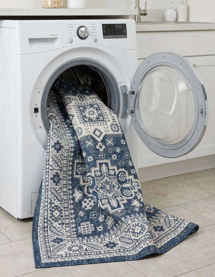 Detail image of 7' x 10'  Washable Aztec Indoor / Outdoor Rug