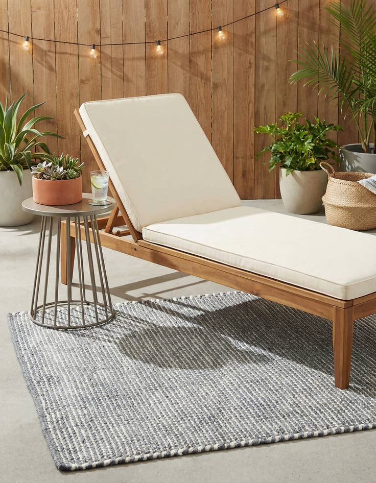 Detail image of 2' 2 x 3' 1  Washable Jill Zarin Palm Springs Indoor / Outdoor Rug