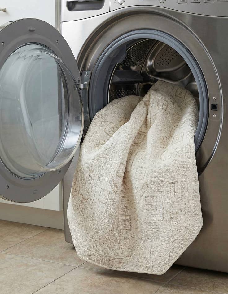 Detail image of 7' 10 x 7' 10  Washable Aztec Indoor / Outdoor Octagon Rug