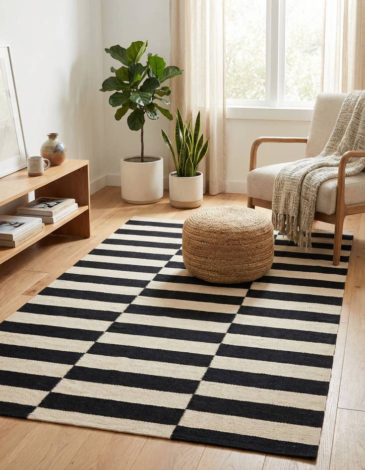 Detail image of 2' 7 x 3' 11  Hand Woven Kilim Modern Wool Rug