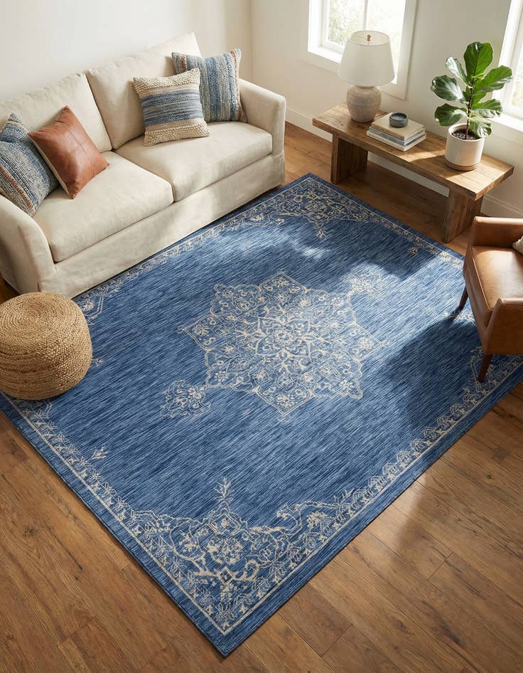 Detail image of 7' x 10'  Washable Traditional Indoor / Outdoor Rug
