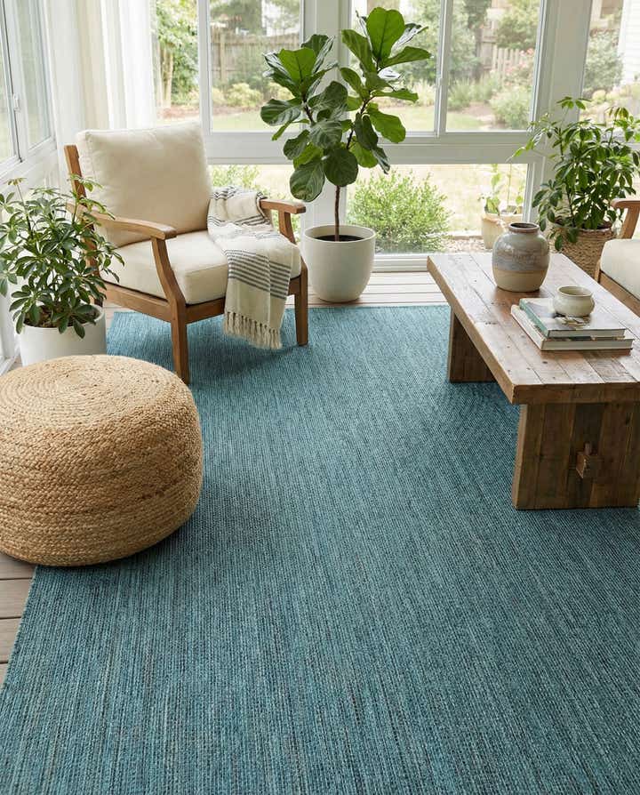 6' x 9' Easy-Clean Solid Indoor / Outdoor Rug