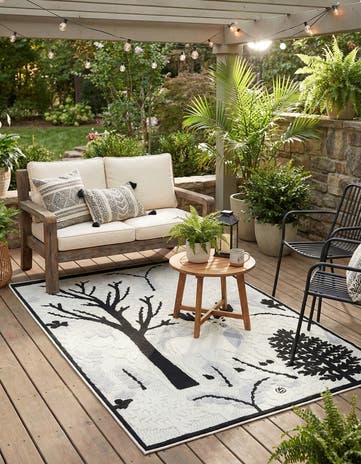 5' 3 x 7' 7 Easy-Clean Indoor / Outdoor Rug