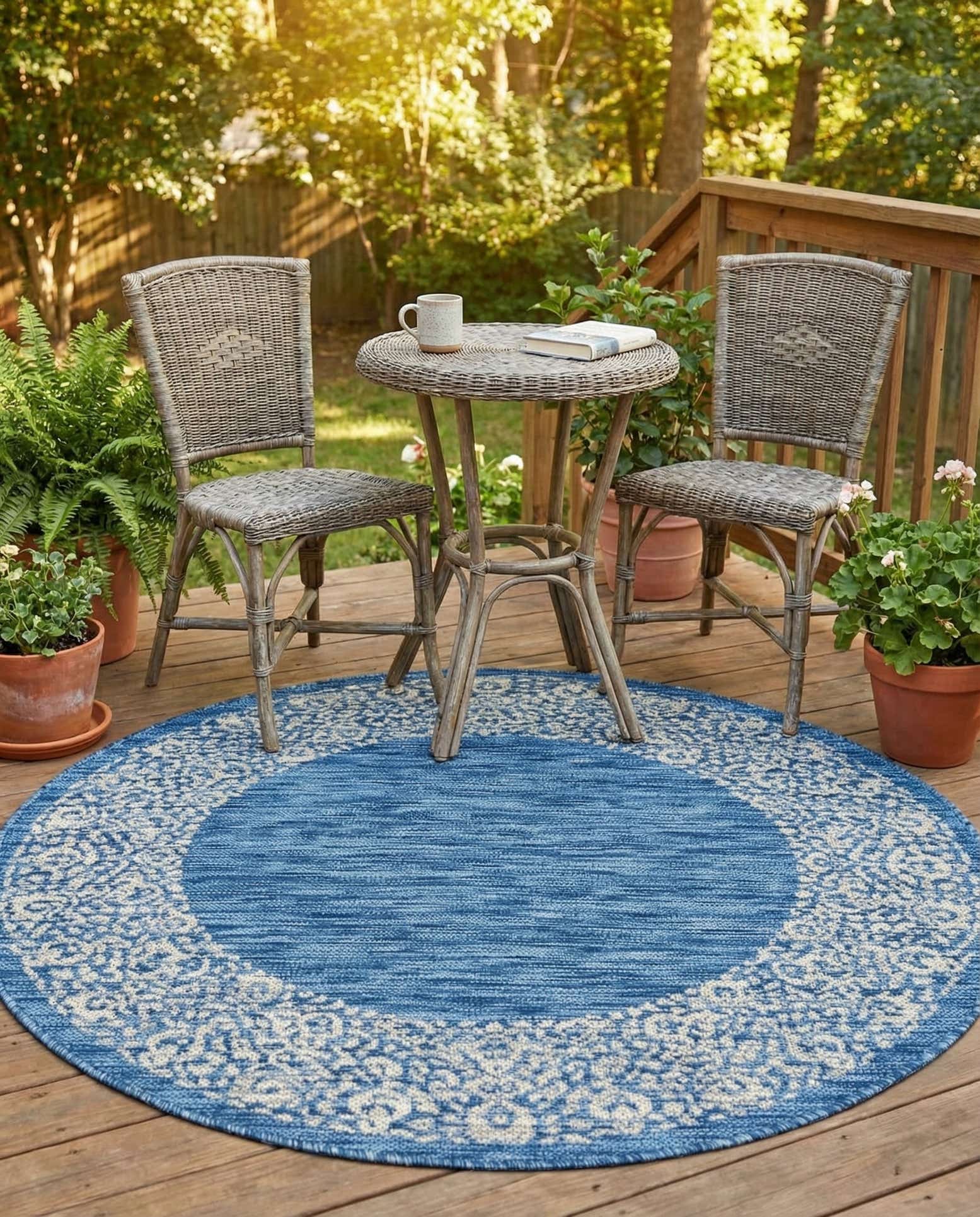 4' x 4' Easy-Clean Border Indoor / Outdoor Round Rug