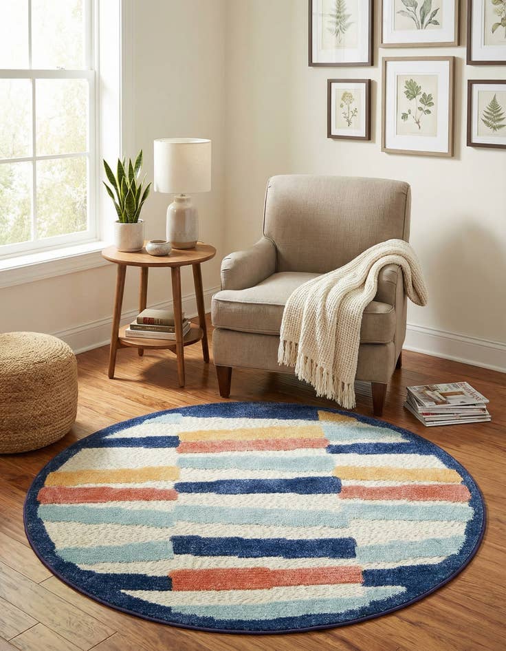 Detail image of 3' 3 x 3' 3  Washable Belize Indoor / Outdoor Round Rug