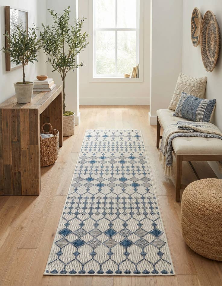 Detail image of 2' 7 x 10' Easy-Clean Trellis Indoor / Outdoor Runner Rug