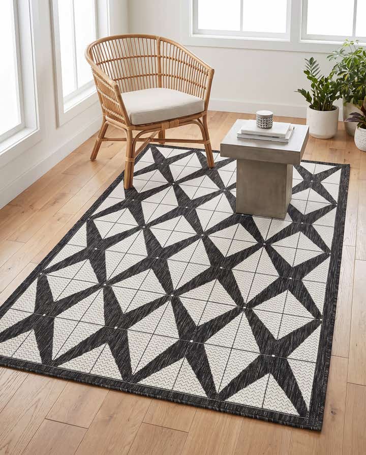 4' x 6' Easy-Clean Modern Indoor / Outdoor Rug