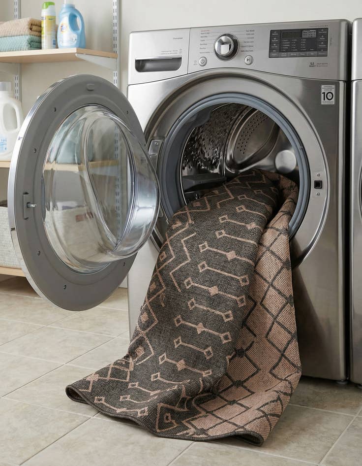 Detail image of 7' 10 x 10'  Washable Trellis Indoor / Outdoor Rug