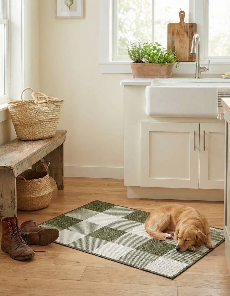 Detail image of 2' x 3' Easy-Clean Checkered Indoor / Outdoor Rug
