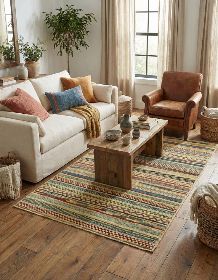 Detail image of  3' 5 x 4' 10  Hand Knotted Darya Rug