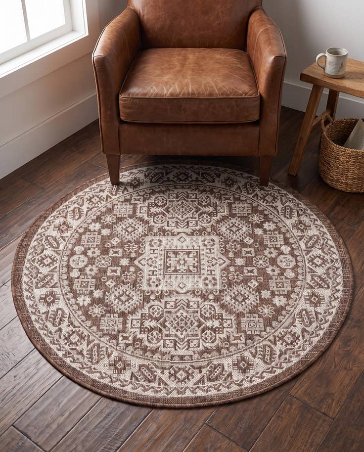 Detail image of 4' x 4' Easy-Clean Aztec Indoor / Outdoor Round Rug