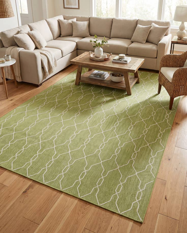 Detail image of 9' x 12' Easy-Clean Trellis Indoor / Outdoor Rug
