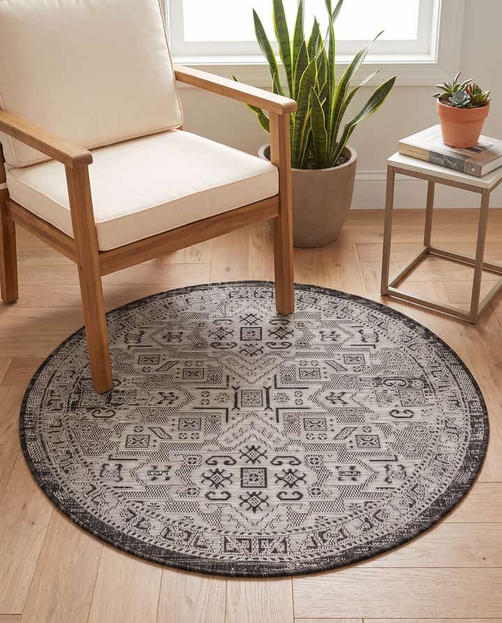 4' x 4' Easy-Clean Aztec Indoor / Outdoor Round Rug