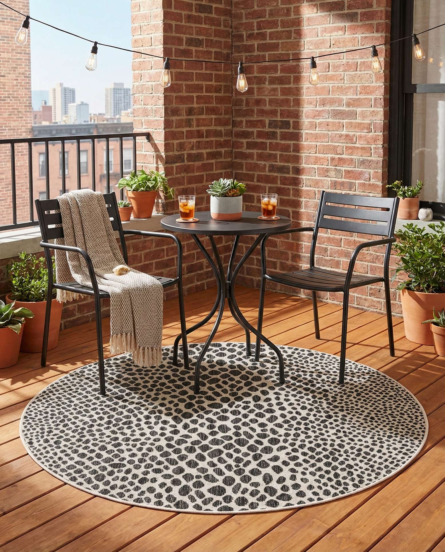 4' x 4' Easy-Clean Jill Zarin Cape Town Indoor / Outdoor Round Rug