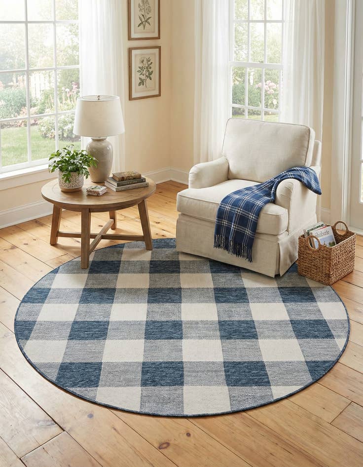 Detail image of  7' 10 x 7' 10  Washable Checkered Indoor / Outdoor Round Rug