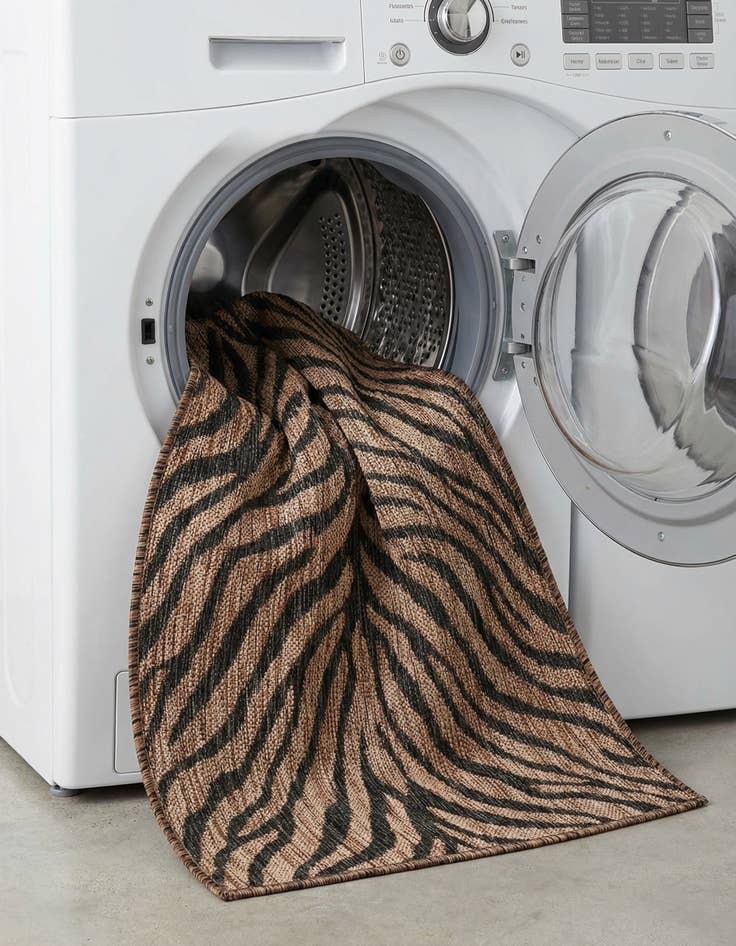 Detail image of 2' x 3'  Washable Safari Indoor / Outdoor Rug