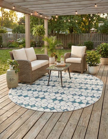 7' 10 x 10' Easy-Clean Lattice Indoor / Outdoor Oval Rug