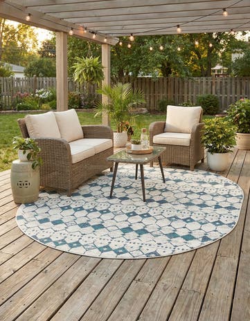 7' 10 x 10' Easy-Clean Lattice Indoor / Outdoor Oval Rug