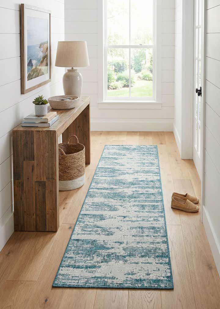 2' 7 x 10' Easy-Clean Modern Indoor / Outdoor Runner Rug