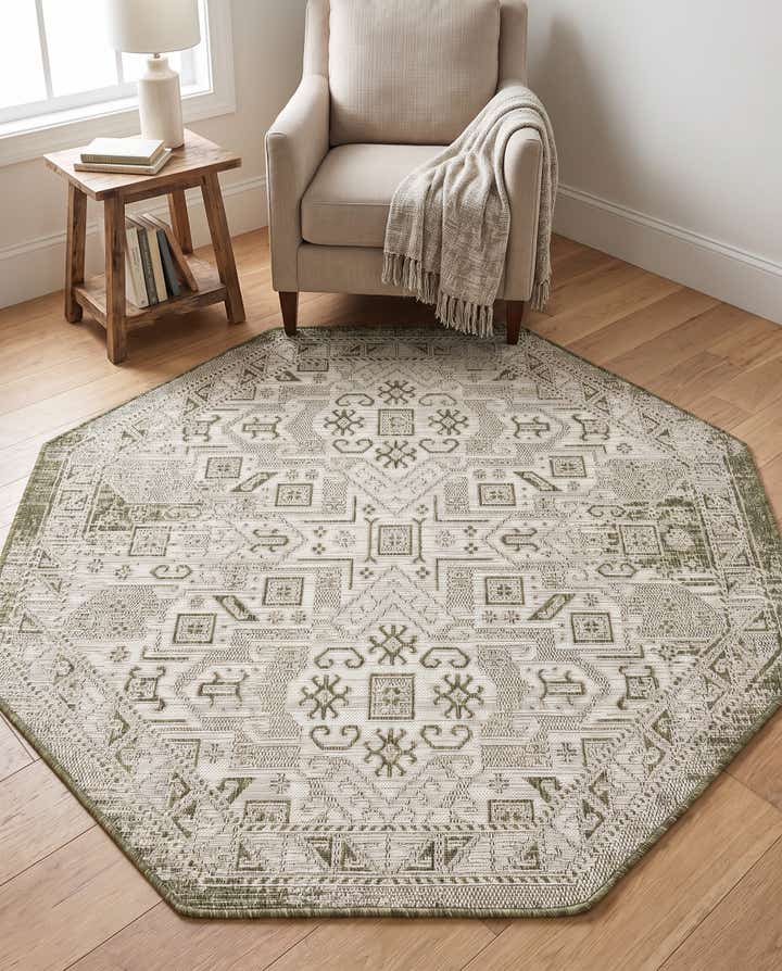 5' 3 x 5' 3 Easy-Clean Aztec Indoor / Outdoor Octagon Rug