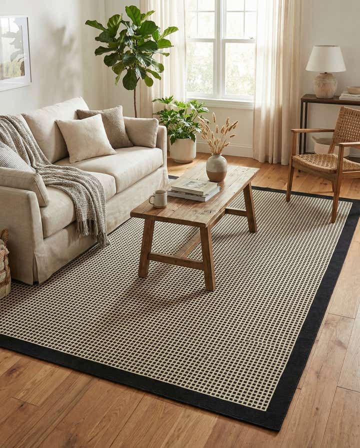 6' x 9' Easy-Clean Border Indoor / Outdoor Rug