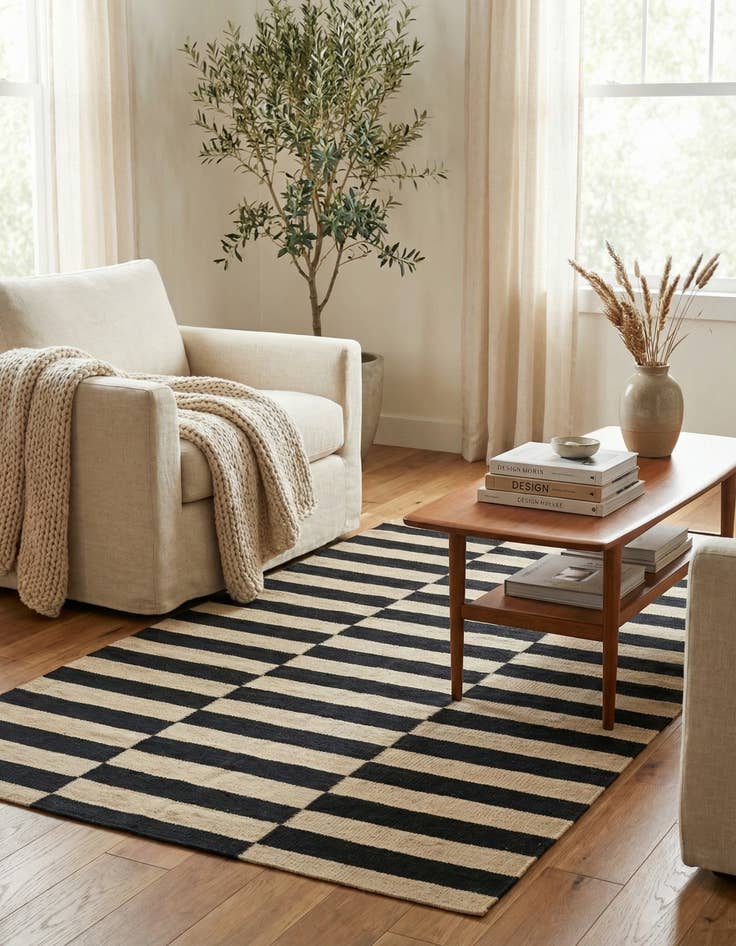 Detail image of 3' 4 x 4' 11  Hand Woven Kilim Modern Wool Rug