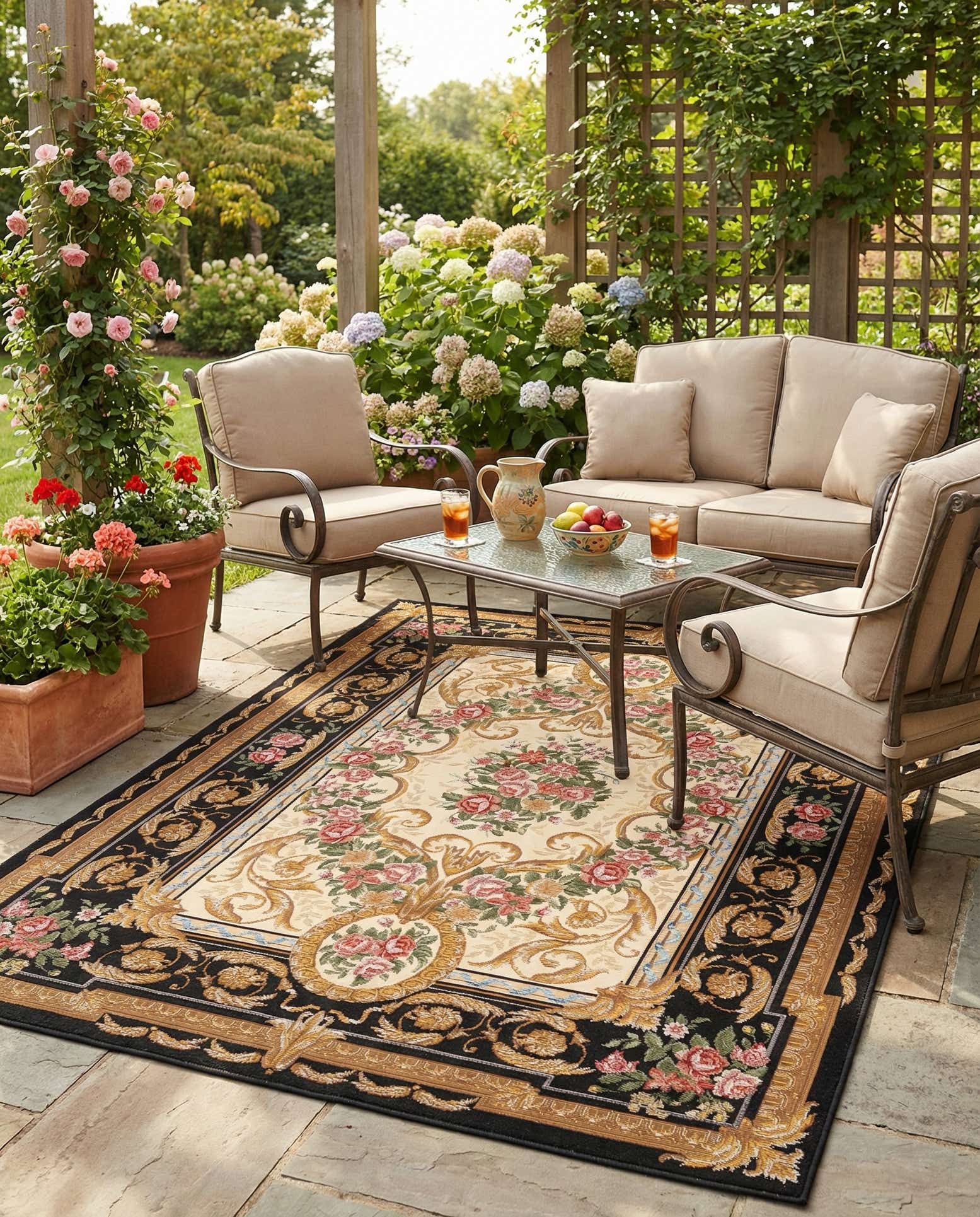 5' x 7' Easy-Clean Traditional Indoor / Outdoor Rug