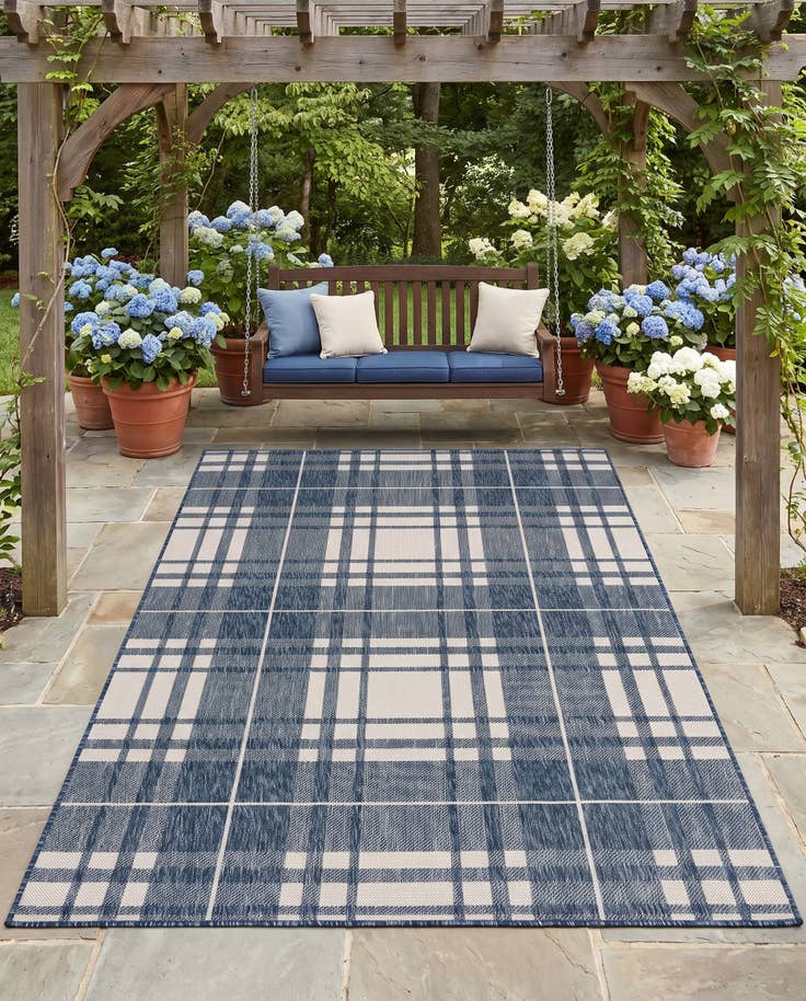 Detail image of 5' 3 x 8' Easy-Clean Checkered Indoor / Outdoor Rug