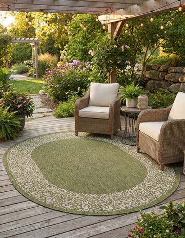 7' 10 x 10' Easy-Clean Border Indoor / Outdoor Oval Rug