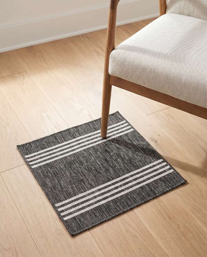 1' 4 x 1' 4 Easy-Clean Jill Zarin Indoor / Outdoor Sample Rug