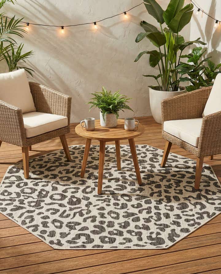 7' 10 x 7' 10 Easy-Clean Safari Indoor / Outdoor Octagon Rug