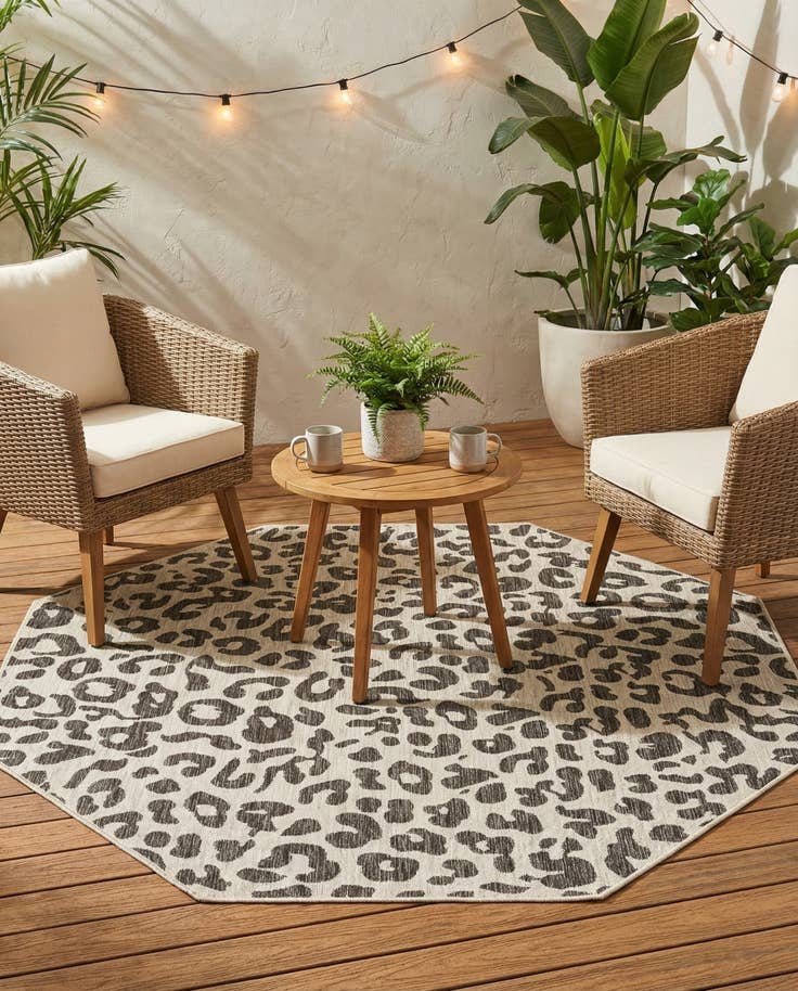 Detail image of 7' 10 x 7' 10 Easy-Clean Safari Indoor / Outdoor Octagon Rug