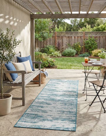 2' 7 x 10' Easy-Clean Modern Indoor / Outdoor Runner Rug