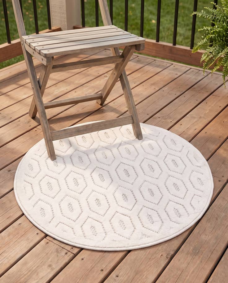 Detail image of 3' x 3' Easy-Clean Trellis Textured Indoor / Outdoor Round Rug