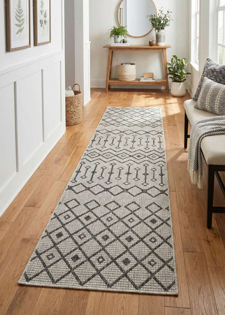 2' x 8' Easy-Clean Trellis Indoor / Outdoor Runner Rug
