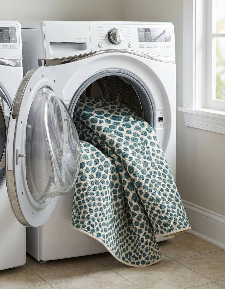 Detail image of 6' 7 x 6' 7  Washable Jill Zarin Cape Town Indoor / Outdoor Round Rug