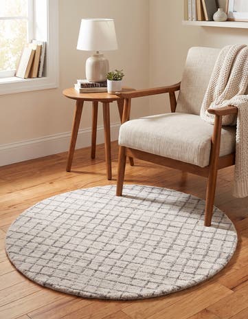 3' 3 x 3' 3 Heritage Line Wool Round Rug