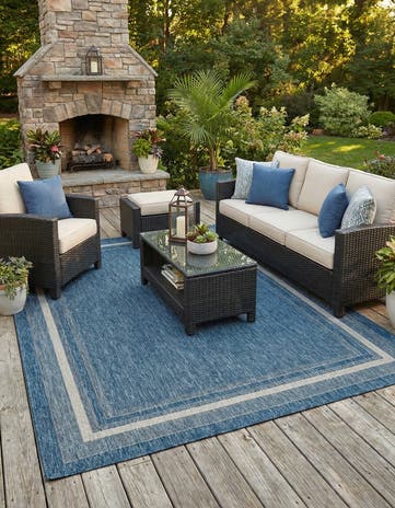 7' x 10' Easy-Clean Border Indoor / Outdoor Rug