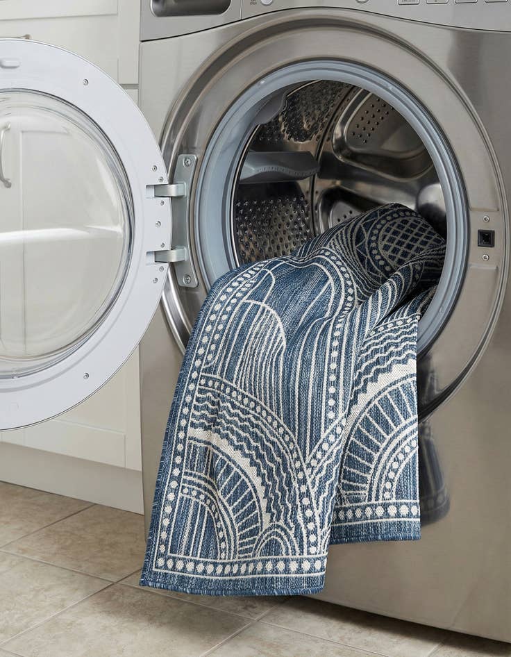 Detail image of  6' x 9'  Washable Traditional Indoor / Outdoor Rug