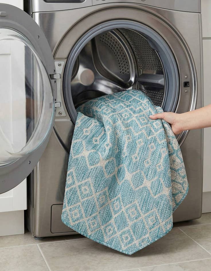 Detail image of 5' 3 x 5' 3  Washable Trellis Indoor / Outdoor Octagon Rug