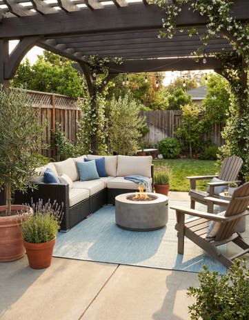 7' 10 x 11' Easy-Clean Solid Indoor / Outdoor Rug