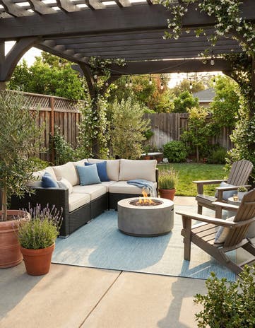 7' 10 x 11' Easy-Clean Solid Indoor / Outdoor Rug