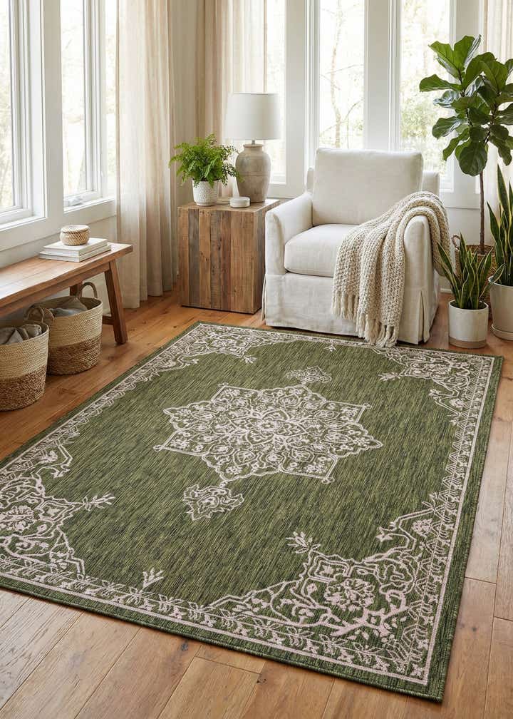 7' x 10' Easy-Clean Traditional Indoor / Outdoor Rug