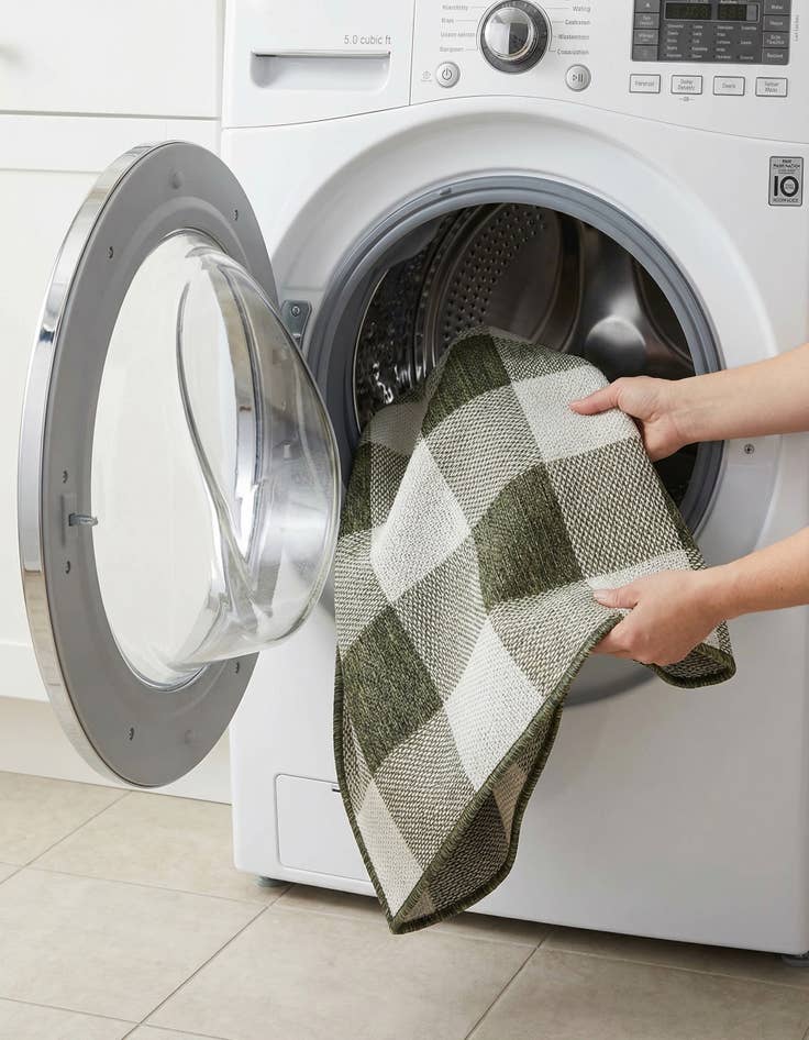 Detail image of  2' x 3'  Washable Checkered Indoor / Outdoor Rug